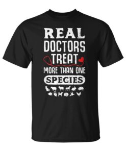 Real Doctors Treat More Than One Species Camisaeterinary Unisex T-Shirt
