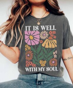 T-Shirt With The Saying The Soul Is Well With Flowers