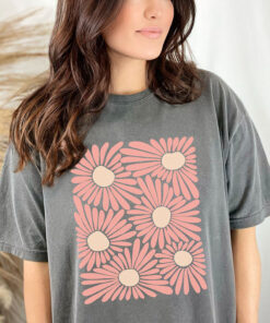 Floral T-Shirt With Daisy Flowers