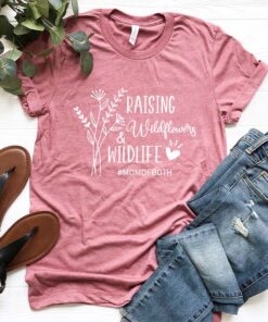 Pretty T-Shirt With Wildflowers And Wildlife