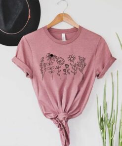 T-Shirt With Wildflower Print For Nature Lovers
