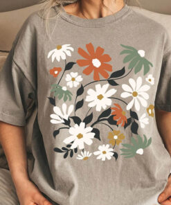 T-Shirt With Daisies And Natural Flowers