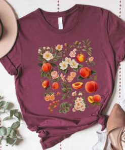 T-Shirt For Fruit Lovers With Botanical Peaches